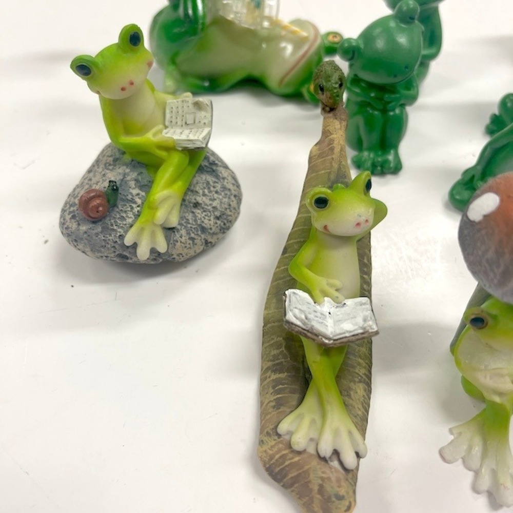 13 Funny Frogs Model Making Garden Decor Crafts NEW CF5 - Picture 4 of 6